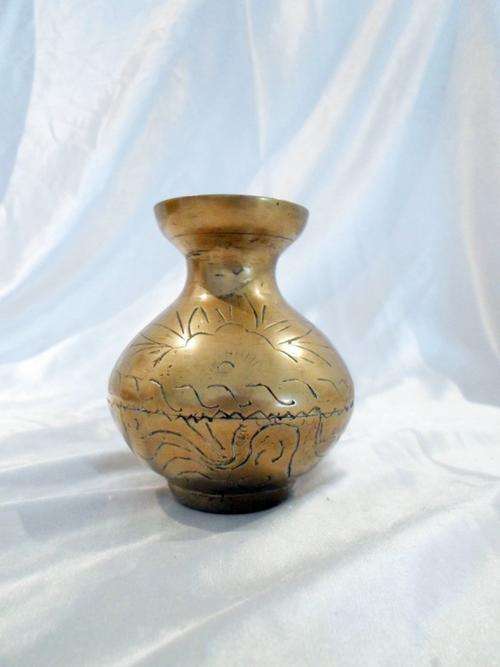 Brass small vase - Beautiful - Bid Now!!